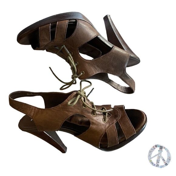 𝅺ALDO-BROWN vintage distressed leather lace up wood heeled sandals. Size 9 - Picture 6 of 13